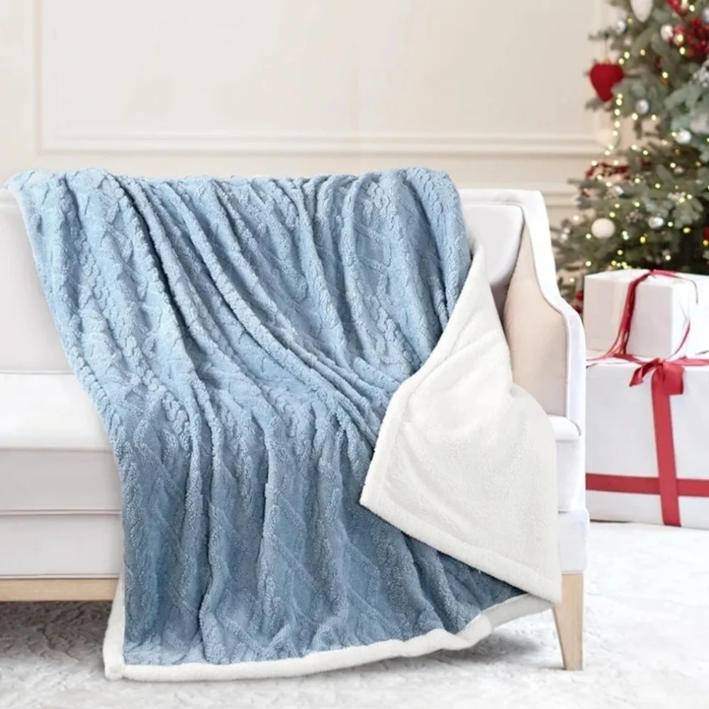 NWT Cozy Soft Throw Blanket